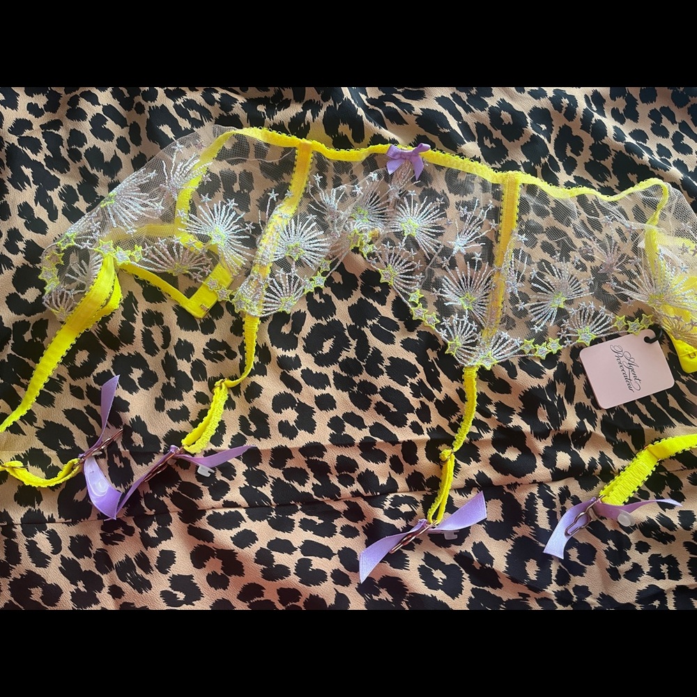 Agent Provocateur Kaylie suspenders (garter belt) in yellow - Picture 2 of 3